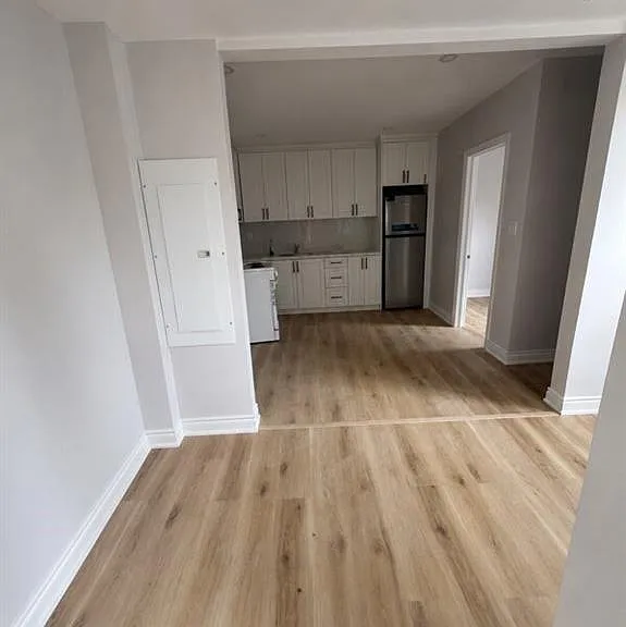 945 Wellington Ave #4 — Photo 2