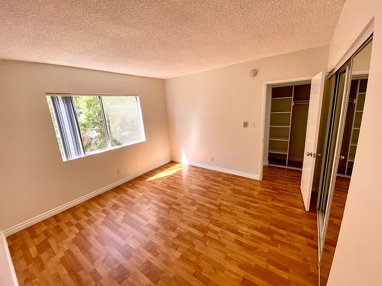 1543 N Bronson Ave #221 — Photo 8