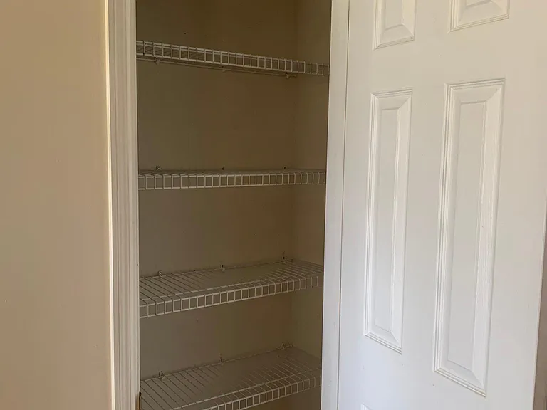 110 Meadowglade Ln — Photo 2