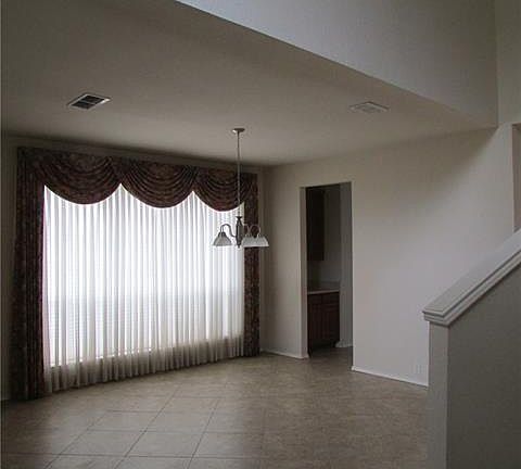 3rd image of 2724 Lakeside Dr