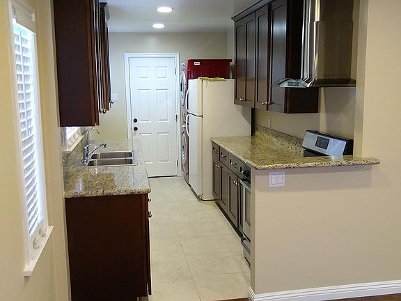 4th image of 2431 La Crescenta Ave