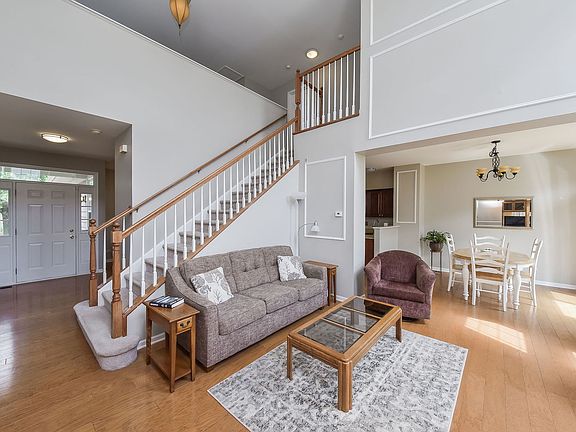 3rd image of 906 Havenshire Ct