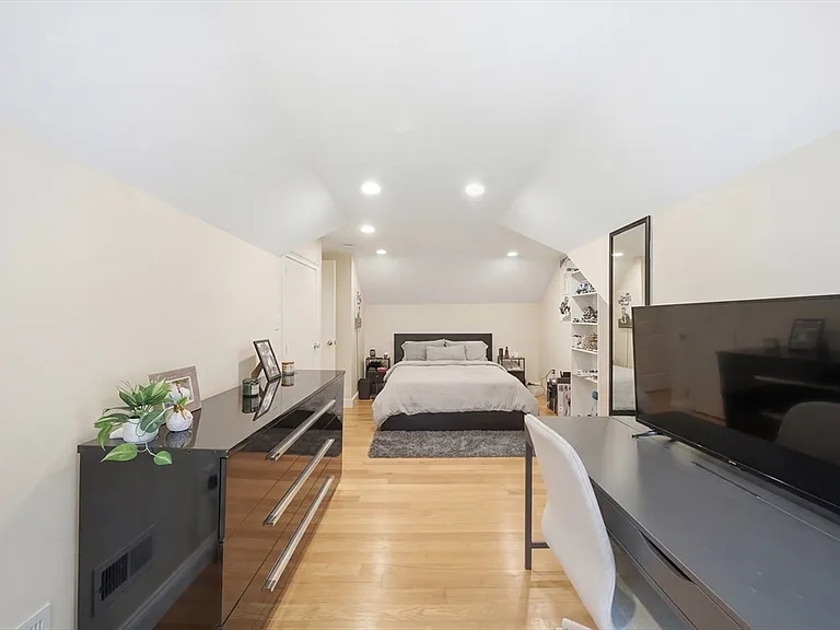 50 Carleton St #50 — Photo 8