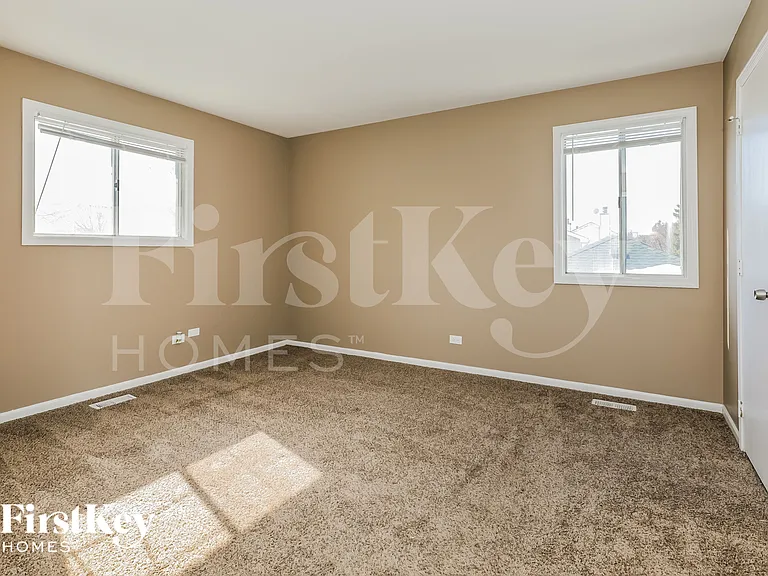 1143 Greensfield Dr — Photo 8