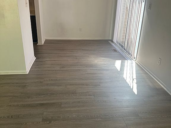 5th image of 4939 Oakwood Trl