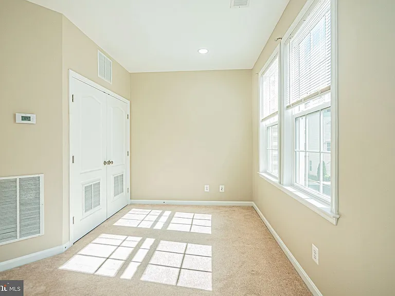 24680 Byrne Meadow Sq — Photo 13