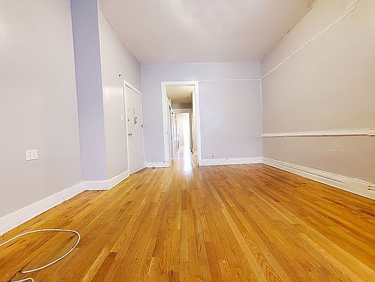 5th image of 940 Kent Ave #1LL