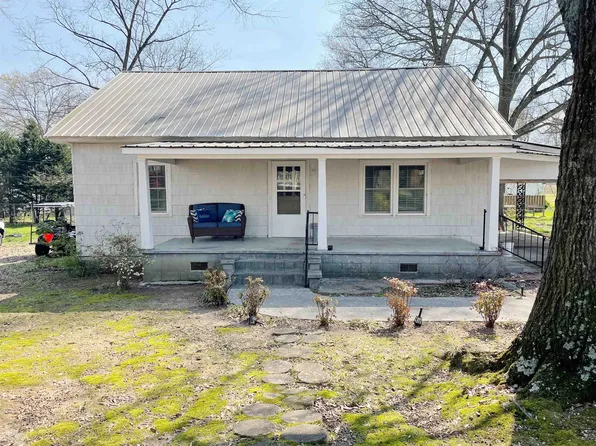 94 Oak St, Trion, GA 30753