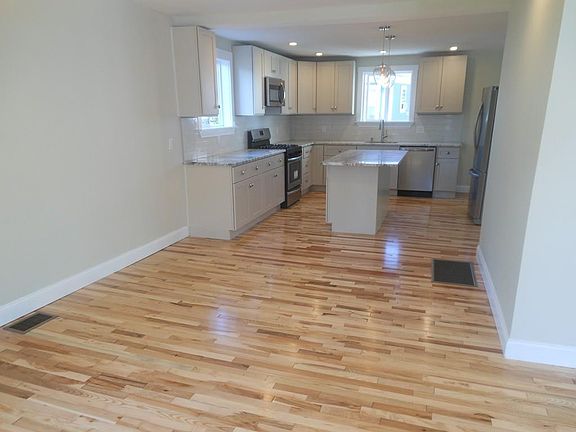 3rd image of 93 Laighton St