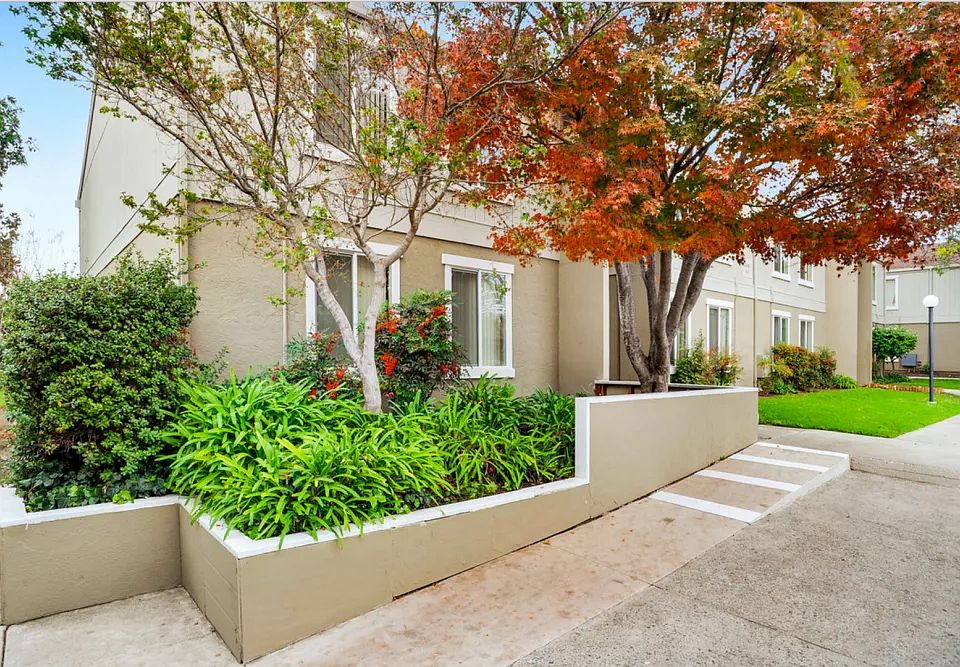 1st image of 2520 Walters Way #1B-1Ba-830Sqft