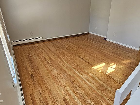 5th image of 11 Gardiner Ave #11
