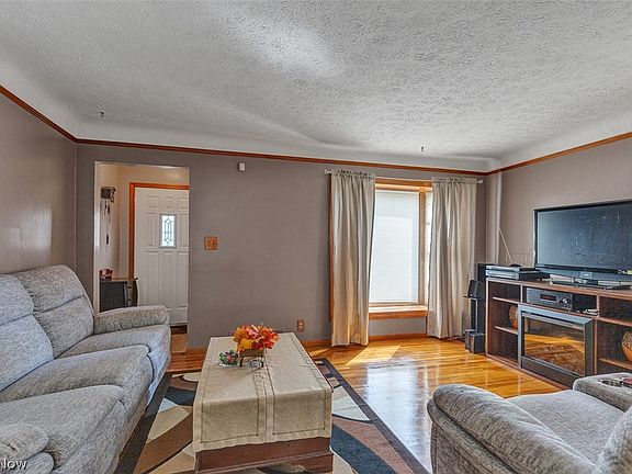 3rd image of 14903 Tabor Ave