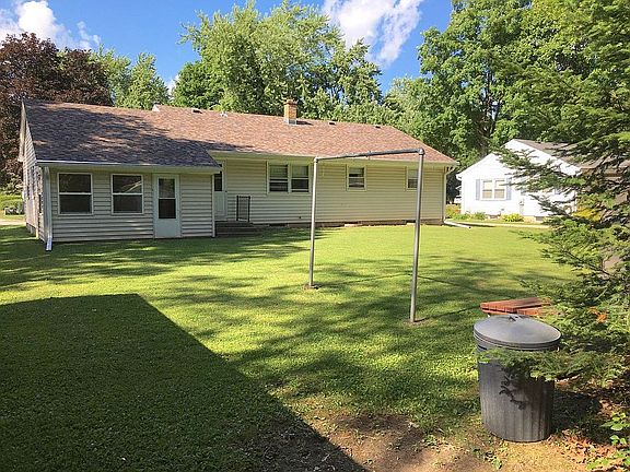 3rd image of 747 E Sherman Ave