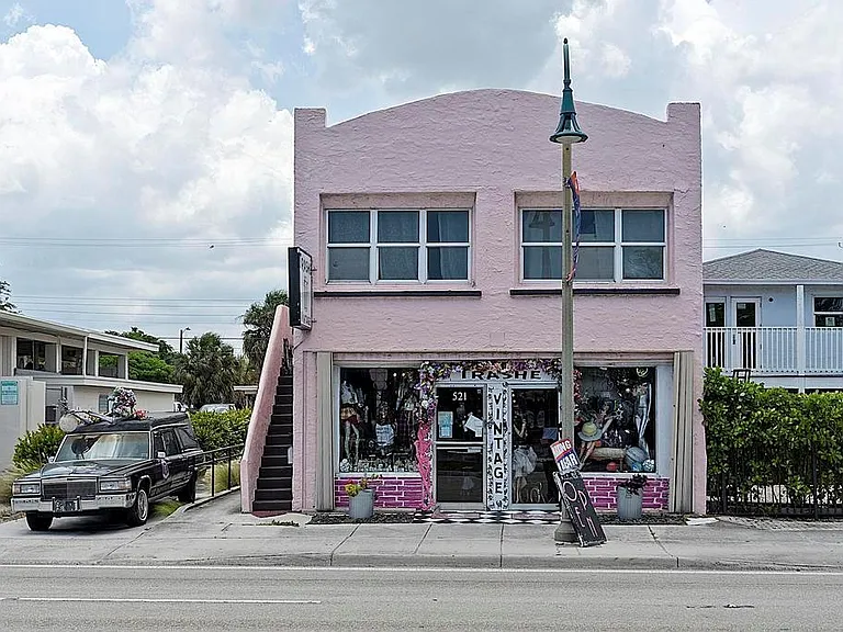 521 N Dixie Hwy — Photo 1