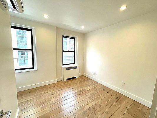 3rd image of 361 E 50th St #Ff5