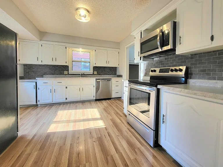 3232 S Roanoke Ave — Photo 5