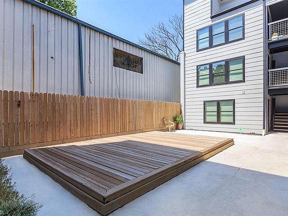 4th image of 2100 Woodhead St #204