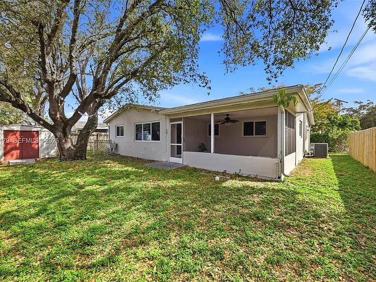 4561 SW 25th Ter — Photo 15
