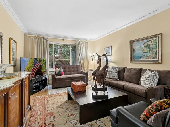 520 East 90th Street 2B image 2 of 6