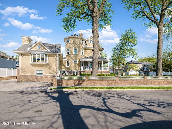 4th image of 144 Guyon Ave