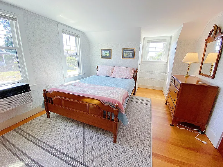 22 Crescent St — Photo 8