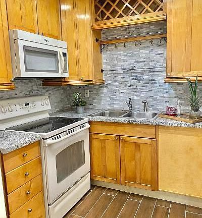 3rd image of 301 N L St APT 202