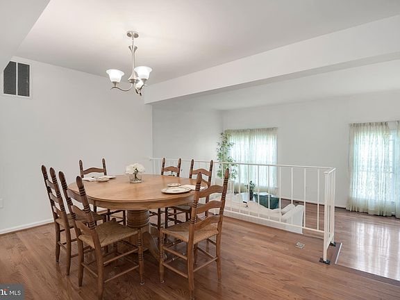 5th image of 21 Shagbark Ct