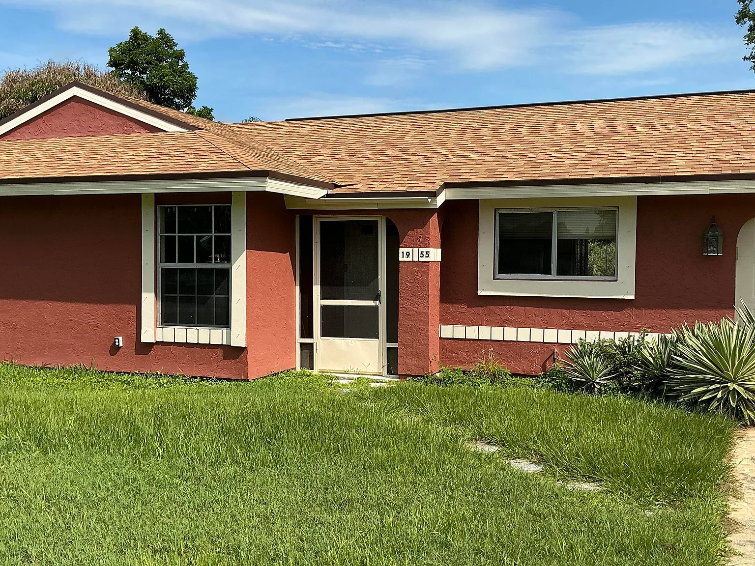 3 bed, 2.0 bath, 1288 sqft, $1,900 — Photo 2