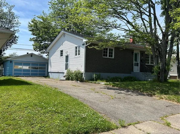 34 Smith St, Moncton, NB E1C 8G2