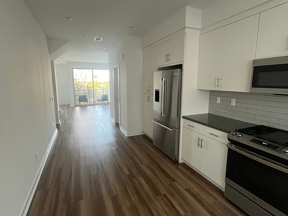 Kitchen, dining are all the way to the living room.
