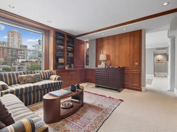 155 East 72nd Street image 1 of 14