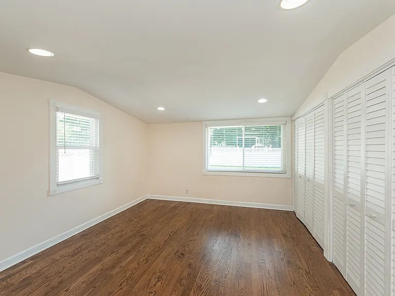 42 W Spring Valley Ave — Photo 15