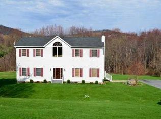16 Ridgecrest Dr, Marlboro, NY 12547
