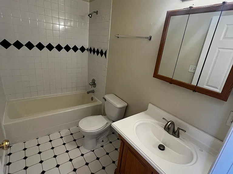 813 W Broad St #B — Photo 21