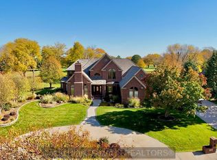 2207 Stagecoach Rd, Grand Island, NE 68801