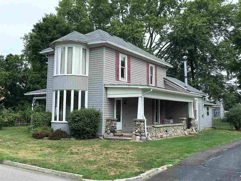 1st image of 303 E Main St