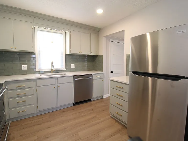 415 N Thompson St — Photo 5