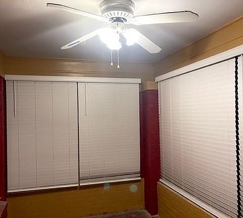 3rd image of 103 E Mariposa Dr