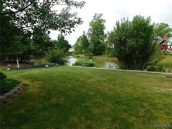 3rd image of 141 Bradfield Dr