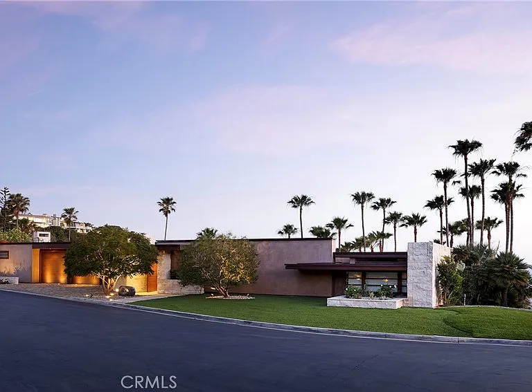 2495 Riviera Dr — Photo 2