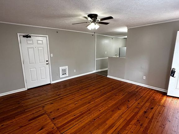 4th image of 311 S Magnolia St APT 6
