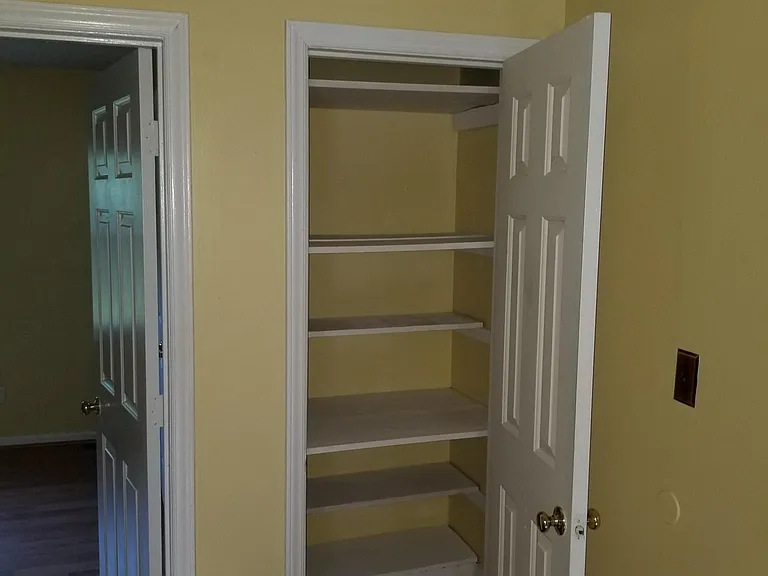 LINEN STORAGE-02