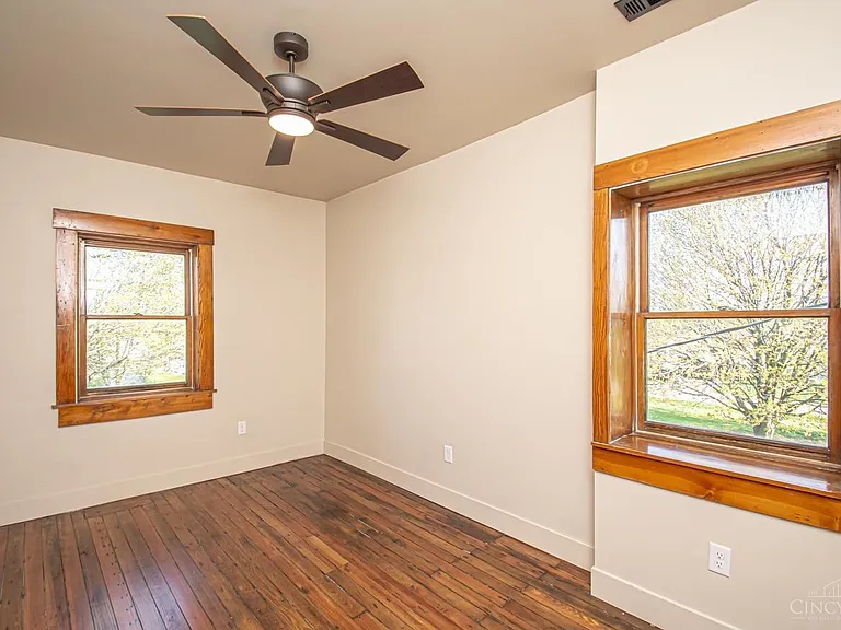 117 Montgomery Ave — Photo 40