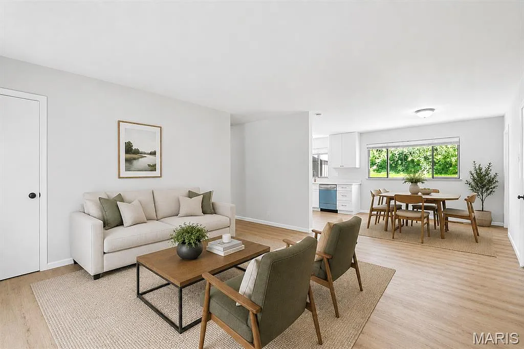 3 bed, 2.0 bath, 1078 sqft, $2,100 — Photo 2