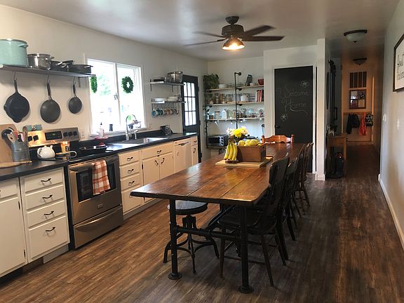 2nd image of 117 Holiday Dr