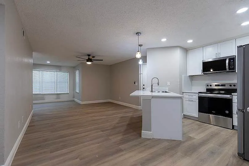 2 bed, 1054 sqft, $1,800 — Photo 2