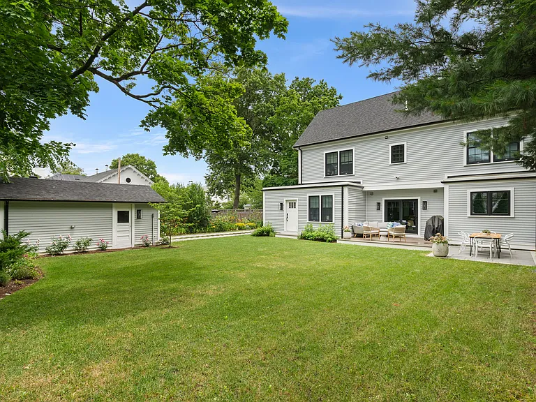 8 Bates Ct — Photo 39
