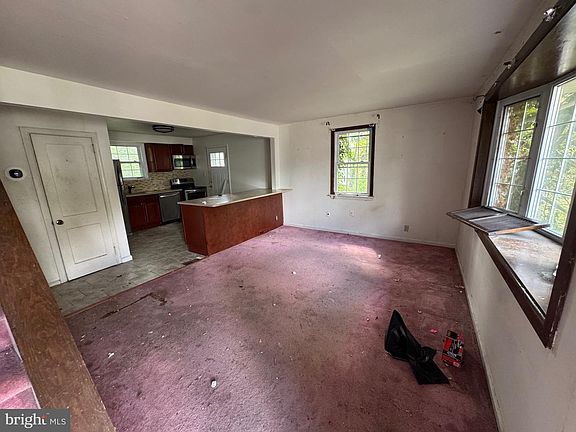 2nd image of 1336 Bullens Ln