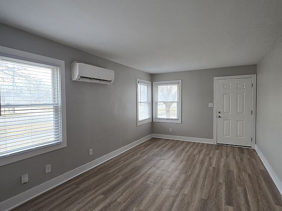 5th image of 1661 S Hydraulic Ave
