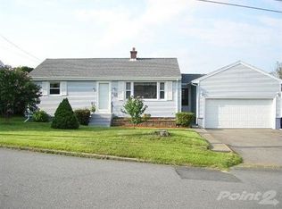 18 Doris Ave, Tiverton, RI 02878